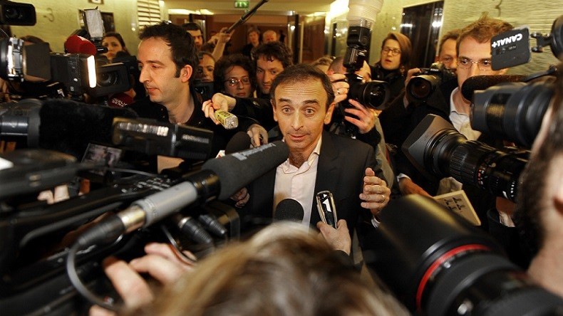 10 000 euros requis contre Zemmour pour une interview «incitant à la haine»