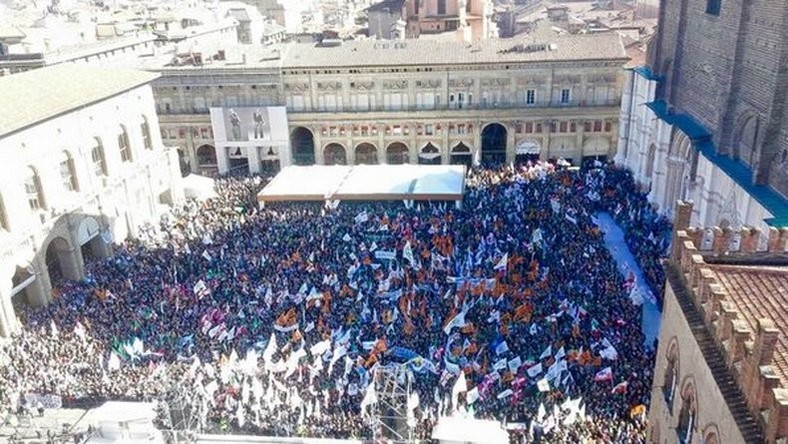 Des manifestants ont affronté les forces de sécurité italienne à Bologne (VIDEO)