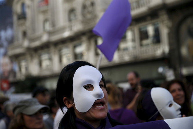 Des milliers d'Espagnols ont défilé contre les violences faites aux femmes