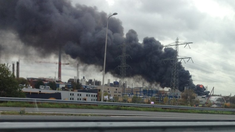 Incendie et fortes fumées dans une usine chimique dans le sud des Pays-Bas