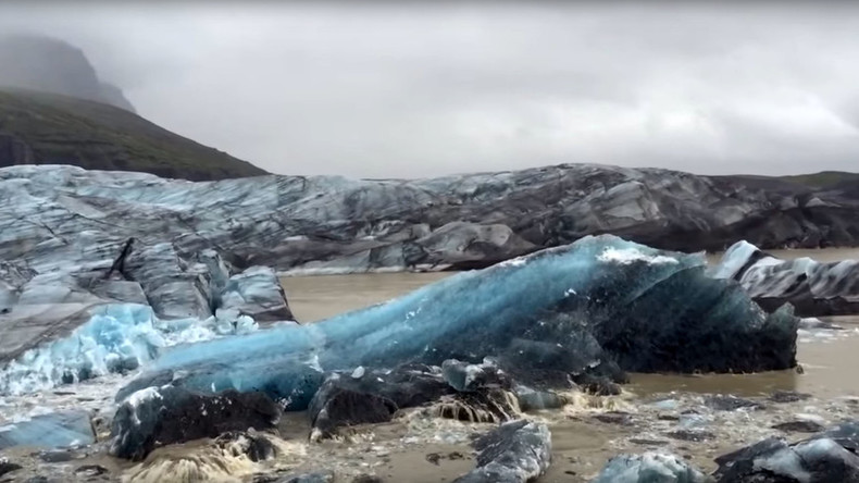 «Un moment grandiose» : d’énormes morceaux de glace se détachent d’un glacier en Islande (VIDEO)