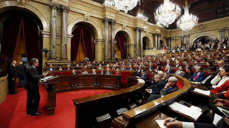 La Cour constitutionnelle suspend à l’unanimité la résolution sur l’indépendance de la Catalogne