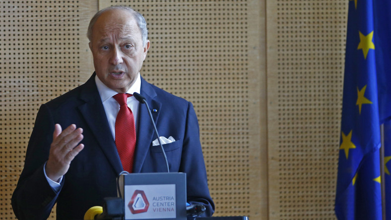 Petites écoutes entre amis, Fabius et Hollande veulent des explications