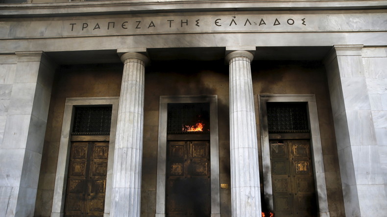 Cocktails Molotov et gaz lacrymogène à la grève générale en Grèce contre l’austérité (VIDEO)