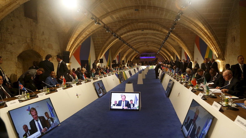 Incapable de gérer les flux migratoires, l’UE s’en remet à la Turquie et à l’Afrique