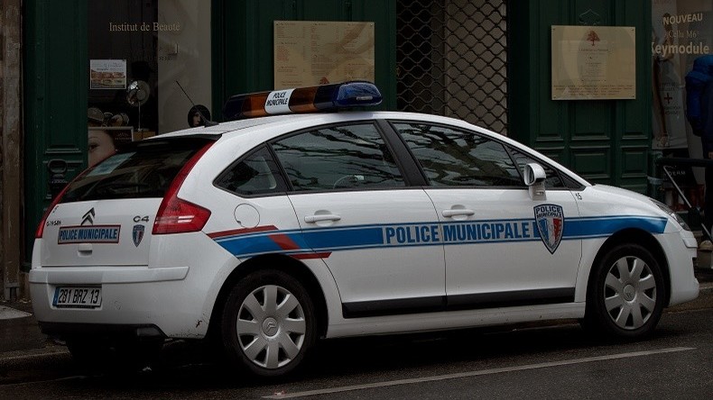 Trois policiers municipaux accusés d'avoir violé un gardé à vue