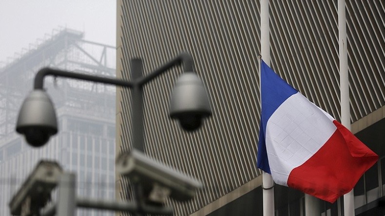 Des politiques français en «guerre» après la nuit de terreur à Paris