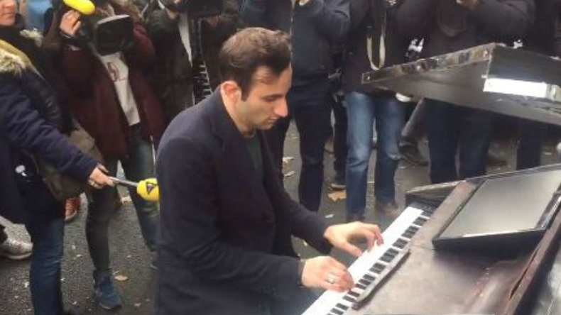 L'hommage musical du pianiste italien Davide Martello aux victimes des attentats