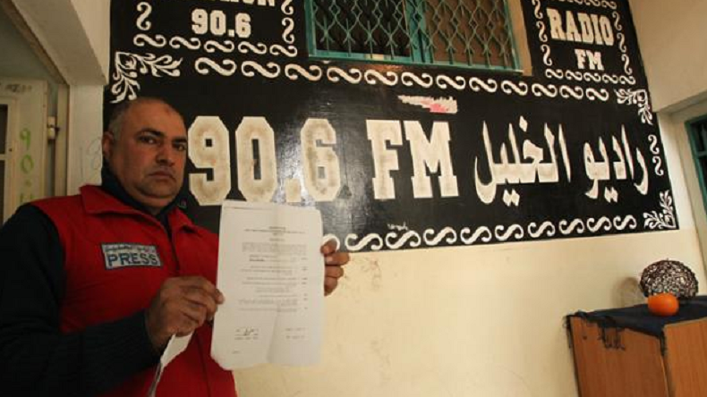 Israël poursuit la fermeture de stations de radios palestiniennes