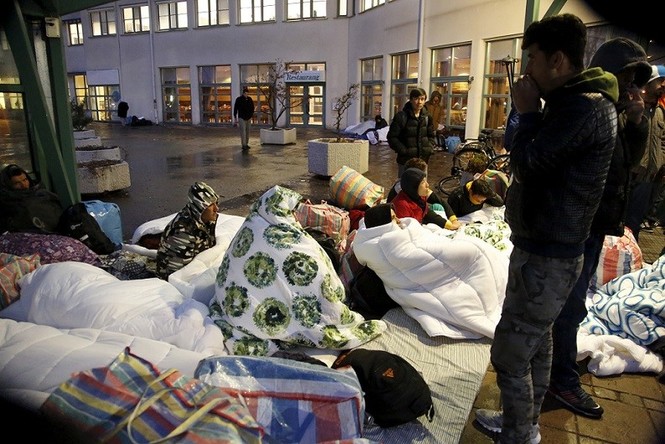 «Pas de logement, pas de travail» : une publicité suédoise anti-migrants controversée