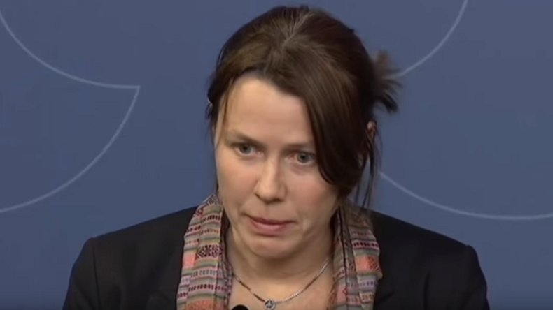 Une ministre suédoise fond en larmes en annonçant que le pays ne pourra plus accueillir de réfugiés