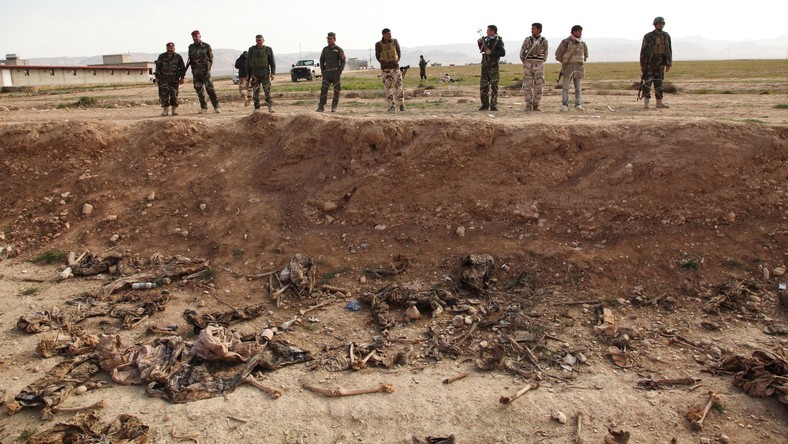 «Génocide des Yézidis» : une fosse commune piégée avec plus de 120 victimes de Daesh trouvée en Irak