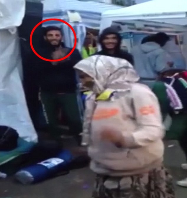 Le kamikaze du Stade de France a-t-il été filmé en train de danser dans un camp en Serbie ?