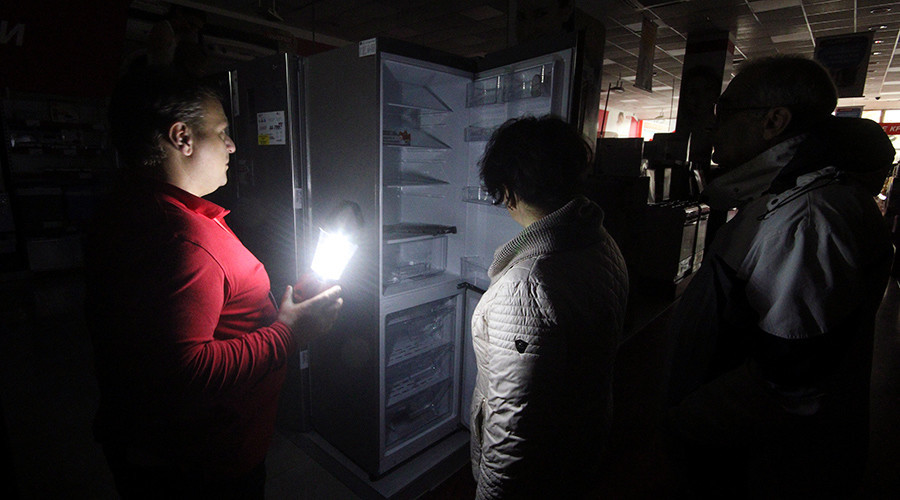Au moins 1,7 million de Criméens sans électricité (PHOTOS)