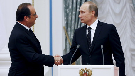 Le président russe Vladimir Poutine avec son homologue français François Hollande 