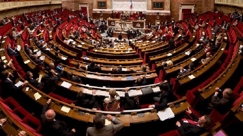 La durée de l’état d’urgence ne sera pas limitée par la Constitution, mais encadrée par la loi