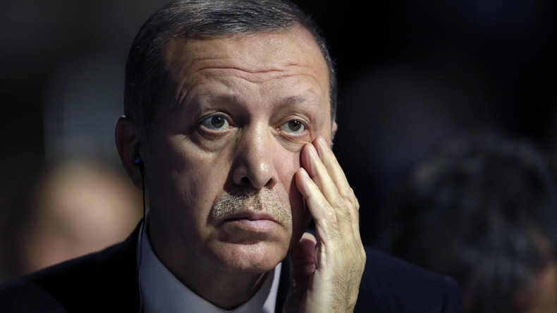 Erdogan affirme avoir des «preuves» d'une implication de la Russie dans le trafic de pétrole de l'EI
