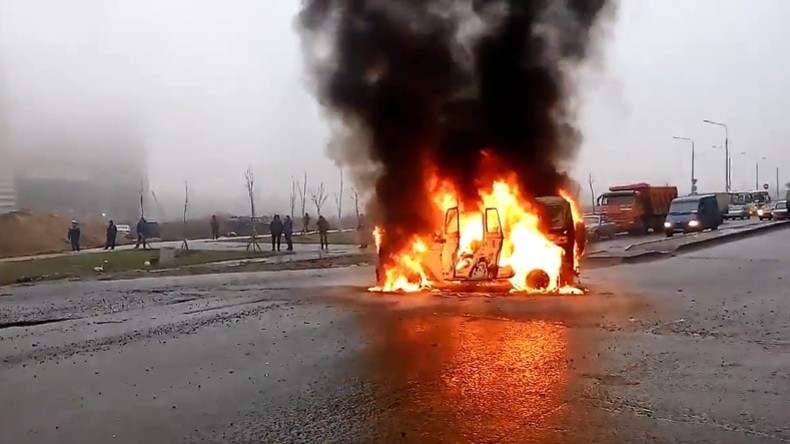 Deux policiers ont péri dans la fusillade de leur voiture de service à Saint-Pétersbourg (VIDEO)