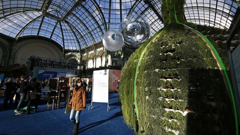 COP21 : Des manifestants écologistes anti-lobby expulsés manu militari du Grand Palais