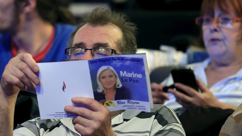 Chute du PS et montée du FN en vue des élections régionales : quelles causes ?