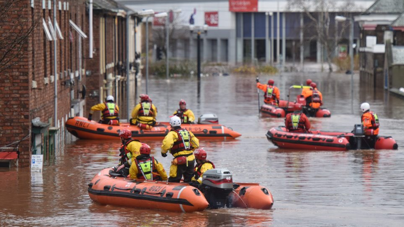 Grande-Bretagne : près de 60 000 foyers privés d'électricité par la tempête Desmond (Photos, VIDEO)