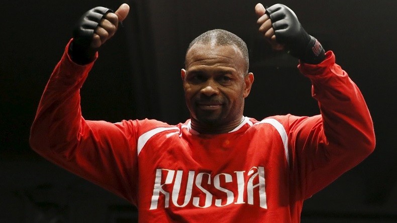 Le boxeur américain Roy Jones mis K.O. pour son premier combat en tant que citoyen russe