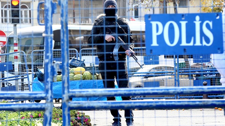Trois policiers décèdent lors d'une explosion dans le sud-est de la Turquie