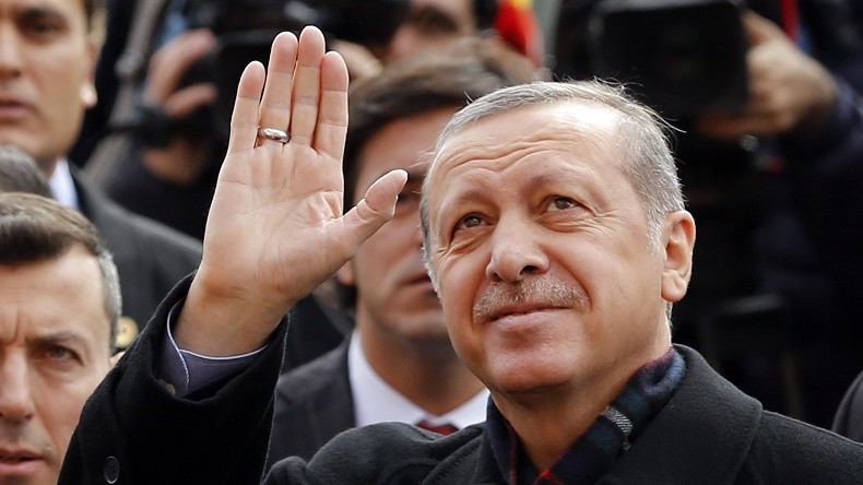 Turquie : «Super Erdogan» sauve un homme qui tentait de se suicider (PHOTOS, VIDEO)