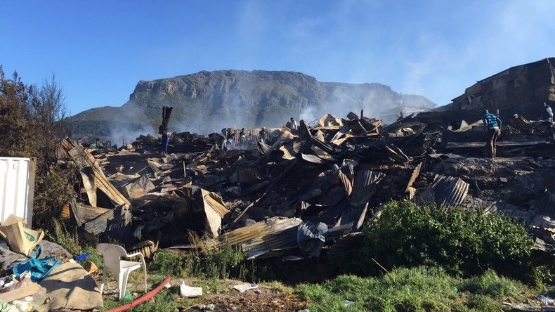 Plus de 500 habitations détruites dans un bidonville en Afrique du Sud (PHOTOS)