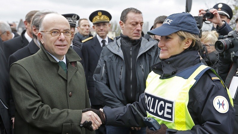 Cazeneuve : sécurité renforcée dans le quartier où ont débuté les violences en Corse