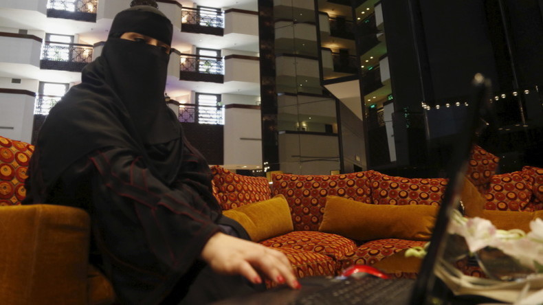 Les hommes saoudiens se plaignent d'être harcelés par les femmes dans les centres commerciaux