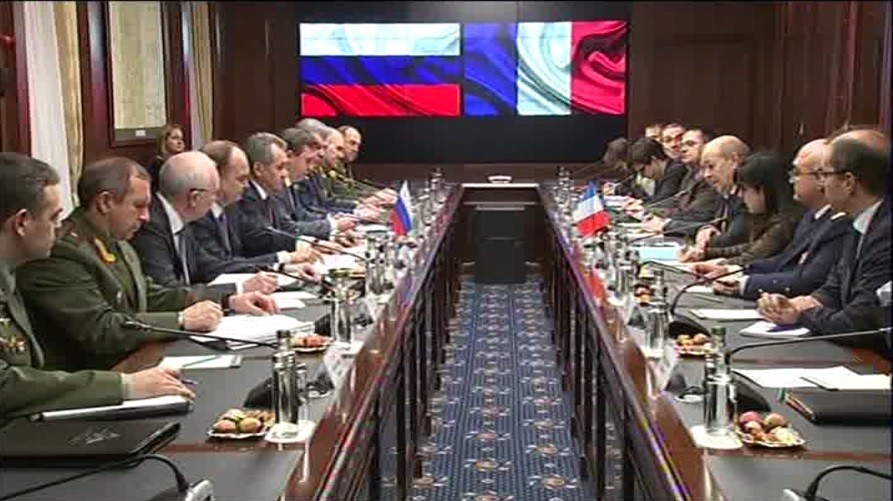Visite de Le Drian à Moscou : le rapprochement Russie-France se poursuit sur le plan militaire