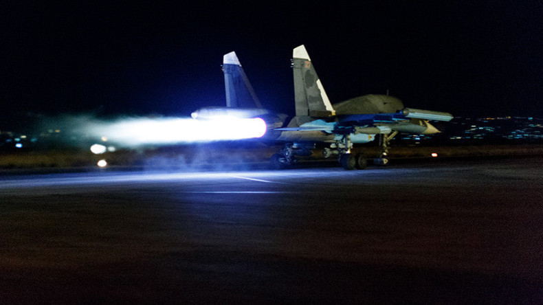 En Syrie, les pilotes russes fêtent le Nouvel An tout en continuant les frappes contre Daesh (VIDEO)