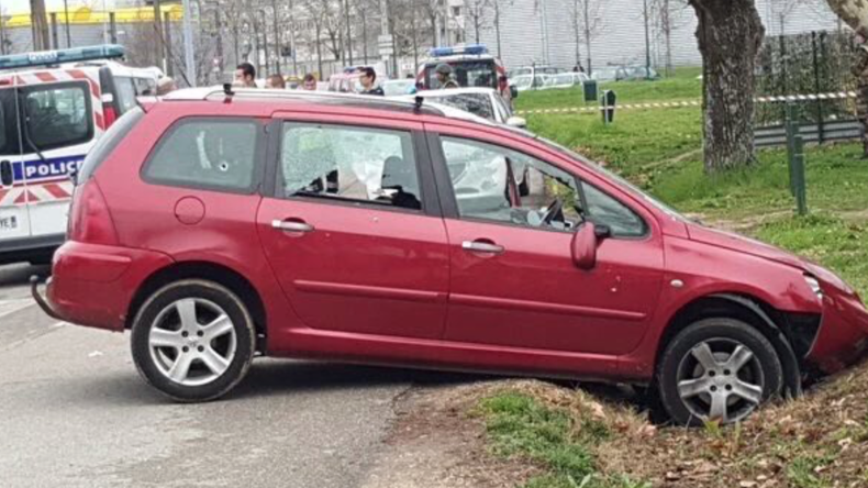 Valence : un homme fonce en voiture sur des militaires qui le blessent en tirant, devant la mosquée