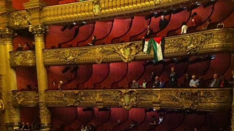 Une action contre un spectacle israélien à Paris déclenche la fureur de la franc-maçonnerie juive