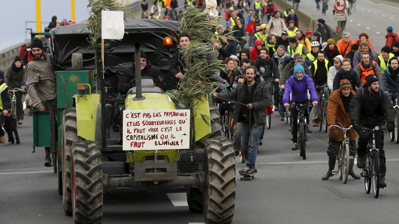 Projet Notre-Dame-des-Landes : 20 000 manifestants bloquent le périphérique de Nantes (VIDEO)