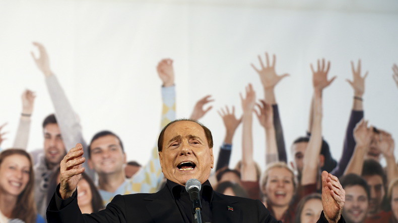 Silvio Berlusconi promet de relancer Forza Italia et renverser le gouvernement Renzi