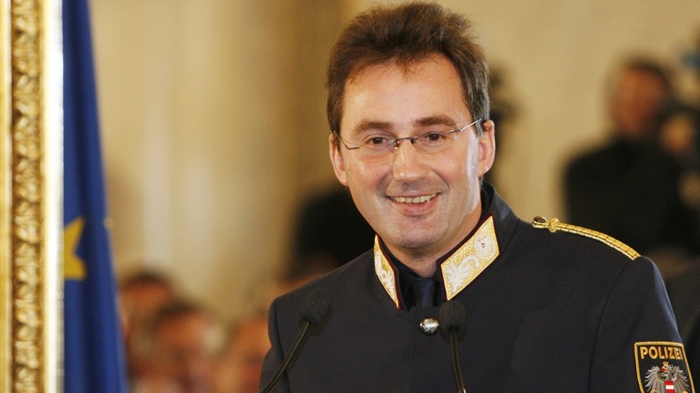 Vives critiques contre le chef de la police de Vienne qui demande aux femmes de ne pas sortir seules