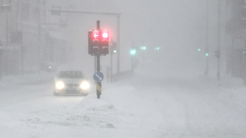 Norvège : en slip par -17°C, il s’accroche au toit de sa voiture volée