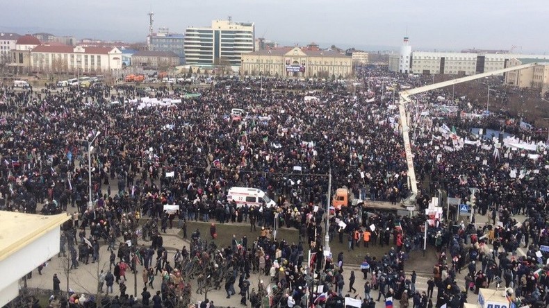 Une manifestation de soutien au dirigeant tchétchène rassemble près de 750 000 personnes (VIDEOS)