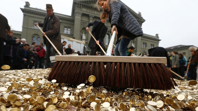 Bientôt un «revenu universel» de 2 300 euros par mois en Suisse ?