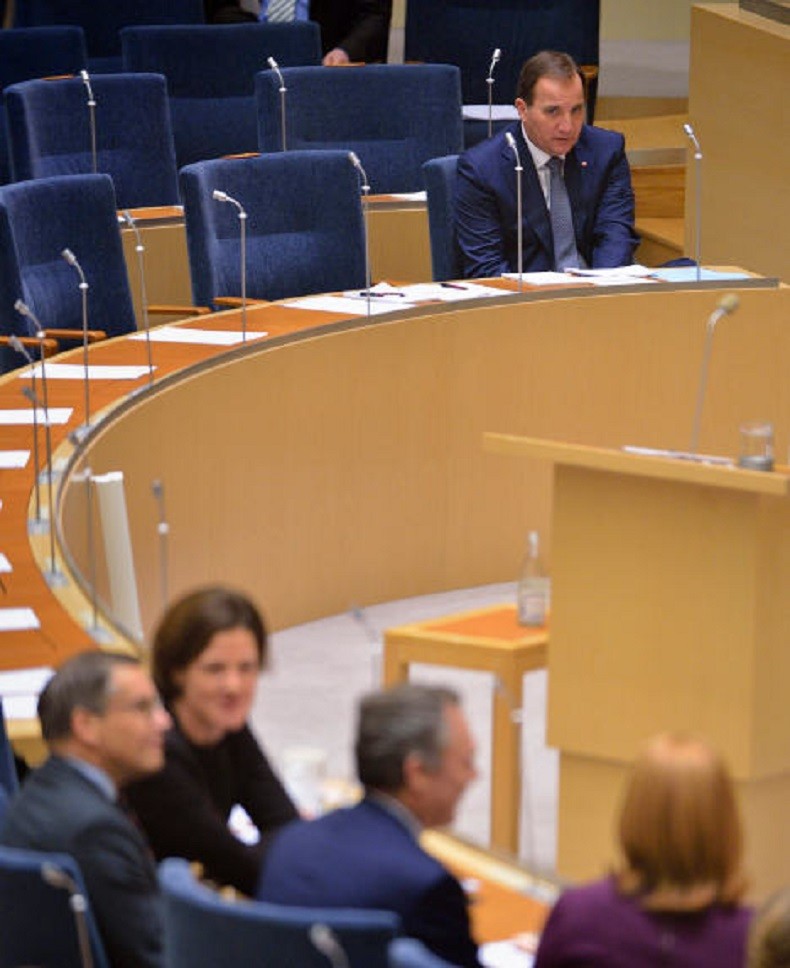 Le Premier ministre suédois moqué sur les réseaux sociaux pour une photo où il semble seul au monde