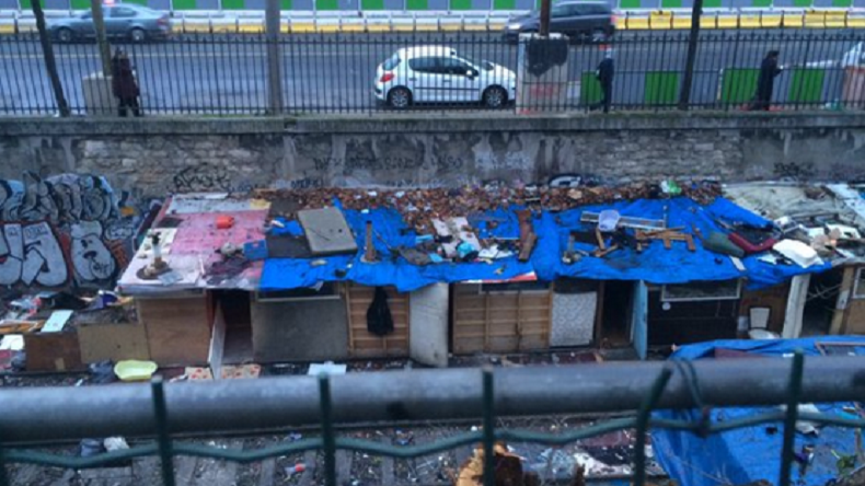 L’un des plus grands campements de Roms de Paris évacué (PHOTOS, VIDEO)