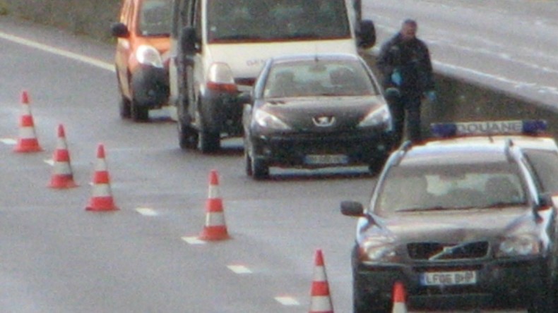 Somme : deux douaniers blessés lors du contrôle d'un véhicule transportant des migrants