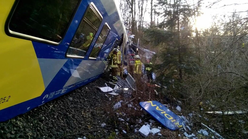 Allemagne : 9 morts et 150 blessés et 1 disparu dans une collision ferroviaire (VIDEO)