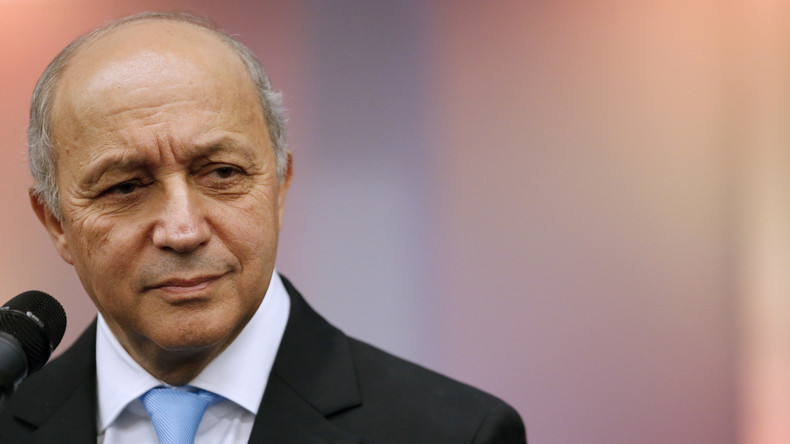 Le départ de Laurent Fabius amuse Twitter qui l'imagine déjà dormir au conseil constitutionnel