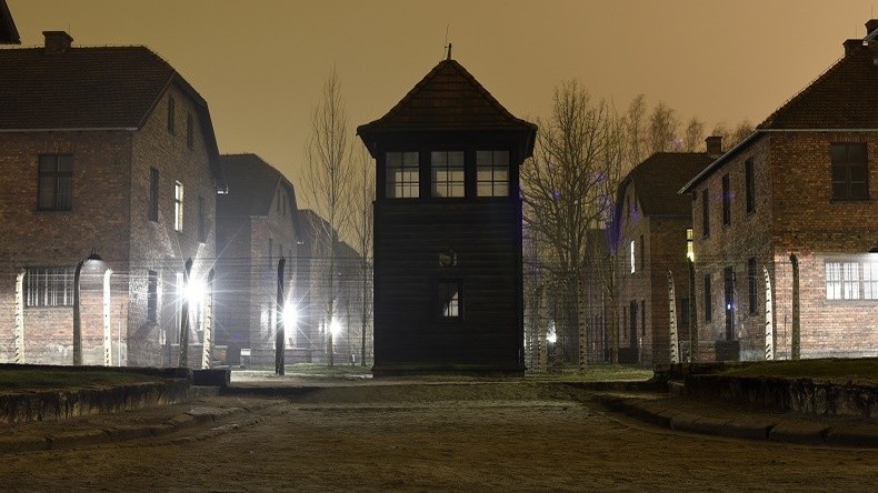 L'expression «camps de la mort polonais» pourra être corrigée, une application y veille
