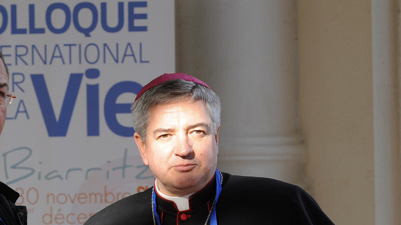 L'effigie de l'évêque de Bayonne brûlée en place publique lors d'un carnaval (PHOTOS)