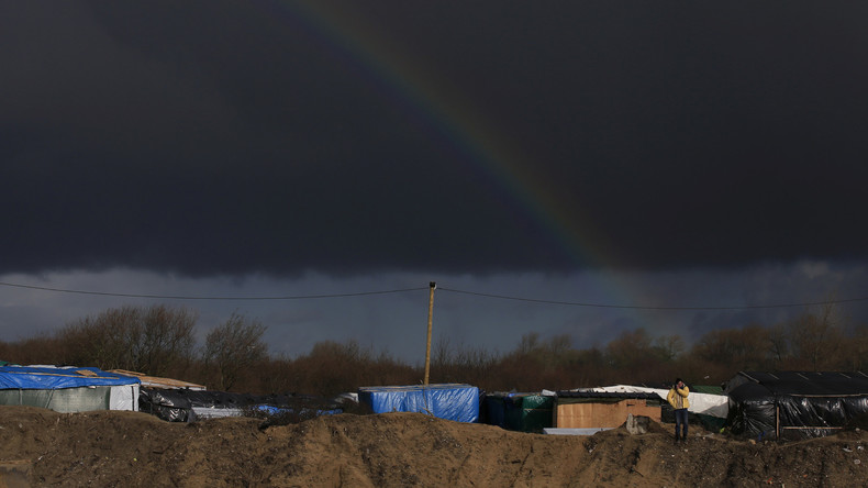 Démantèlement d'une partie de la «jungle» de Calais: pas de décision mardi