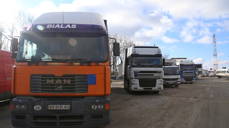 La Russie et l’Ukraine annulent les interdictions de transit pour leurs camions